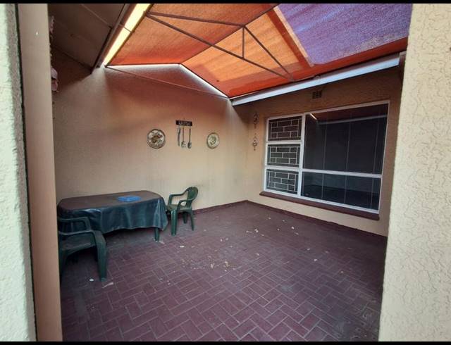 2 BEDROOM TOWNHOUSE FOR SALE IN VANDERBIJLPARK CW 3